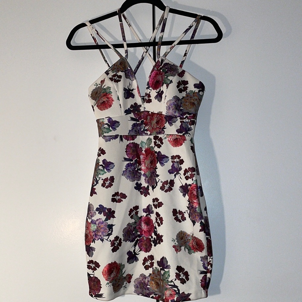Privy (NWT) floral white dress for women. Size S.